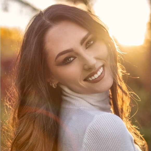 Meet your Posher, Hailey - Picture 1 of 1